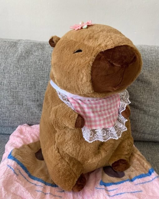 Peluche Capybara con manta y accesorios - Imagen 10