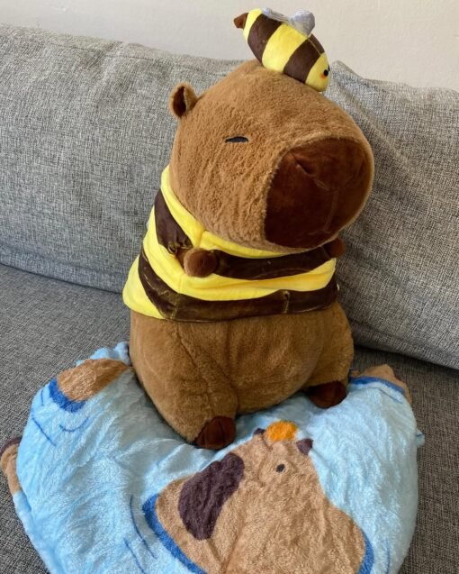 Peluche Capybara con manta y accesorios - Imagen 19