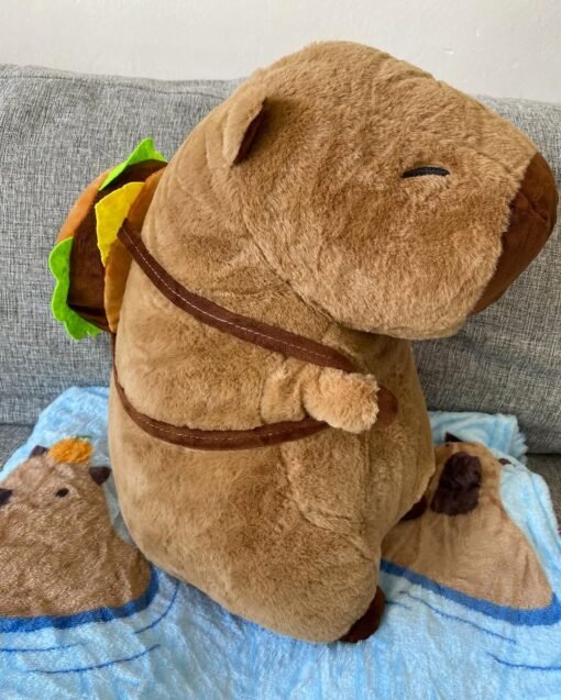 Peluche Capybara con manta y accesorios - Imagen 6