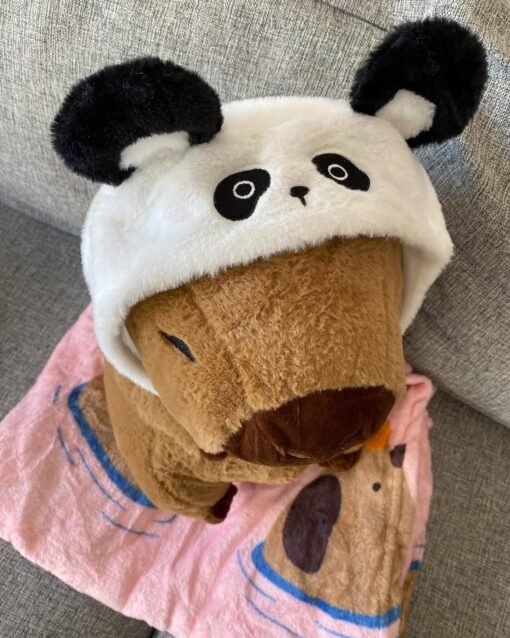 Peluche Capybara con manta y accesorios - Imagen 8