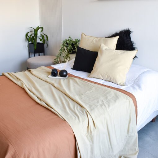 Pie de Cama Beige Tusor