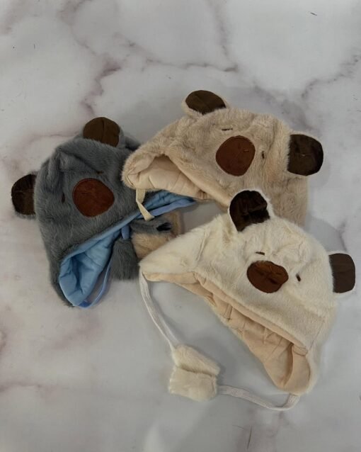 Gorro Capybara con Pompones